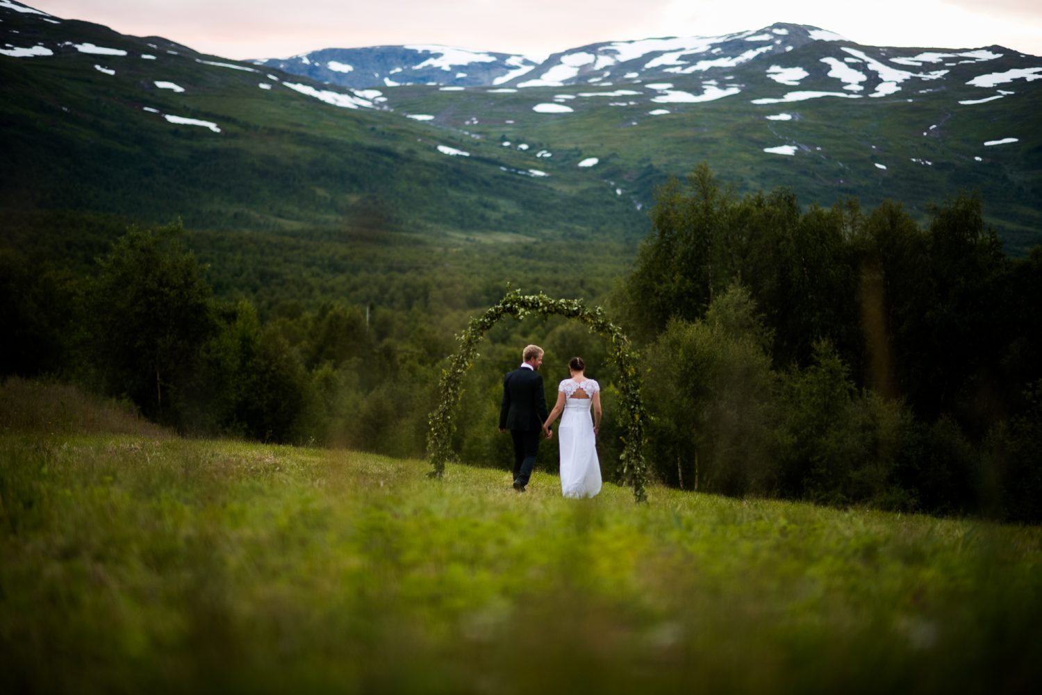 Bröllopsporträtt fotografering av Jenny och Fredrik i Hemavan Tärnaby. Foto Marianne Lindgren.